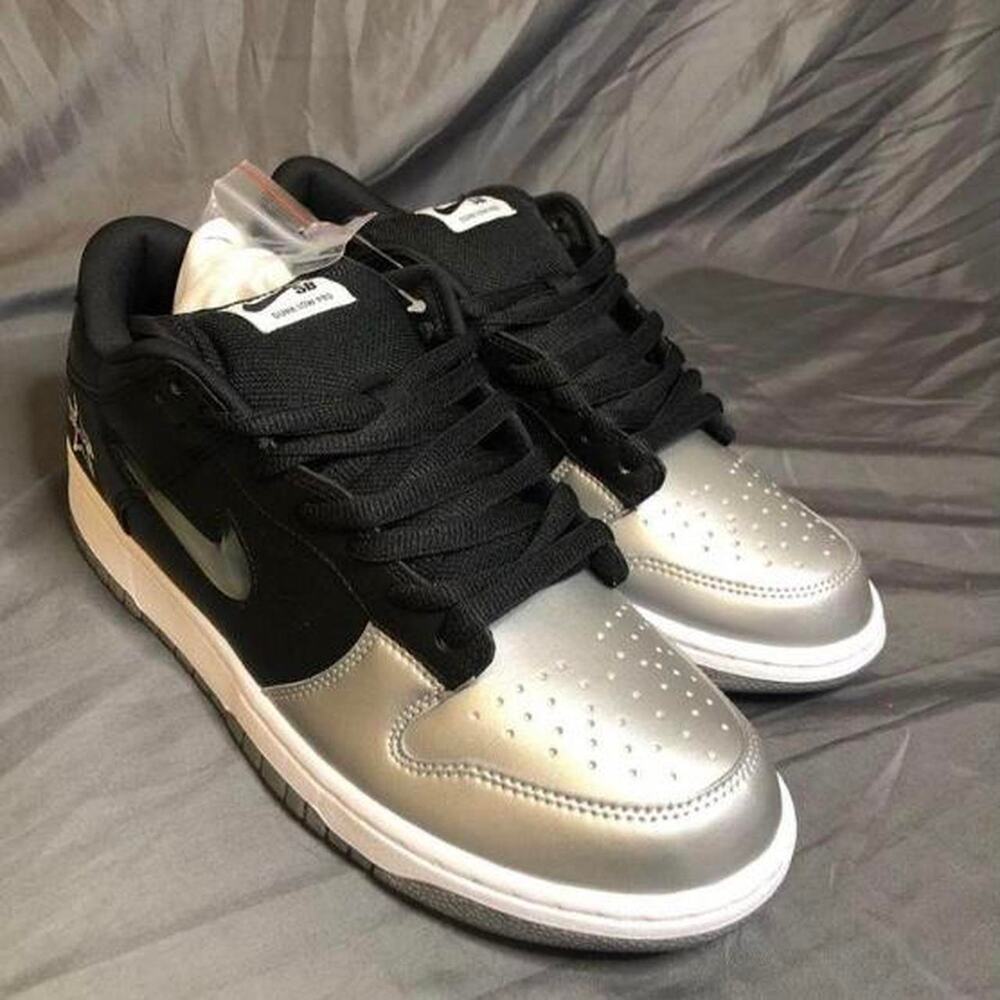 Nike sb dunk supreme metallic